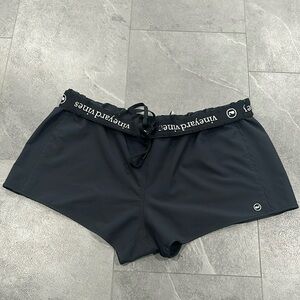 Women’s black pull on Vineyard Vines athletic shorts. Size XL.